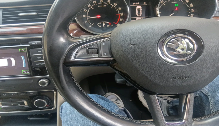 2014 Skoda Superb ELEGANCE 2.0 TDI CR AT, Diesel, Automatic, 1,35,322 km, interior