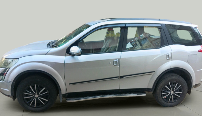 2016 Mahindra XUV500 W6, Diesel, Manual, 94,972 km, exterior