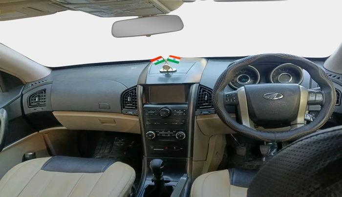 2016 Mahindra XUV500 W6, Diesel, Manual, 94,972 km, interior