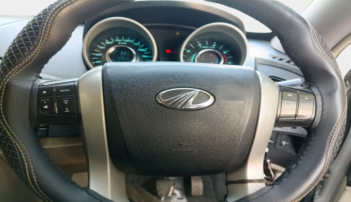 2016 Mahindra XUV500 W6, Diesel, Manual, 94,972 km, interior