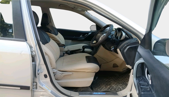 2016 Mahindra XUV500 W6, Diesel, Manual, 94,972 km, interior