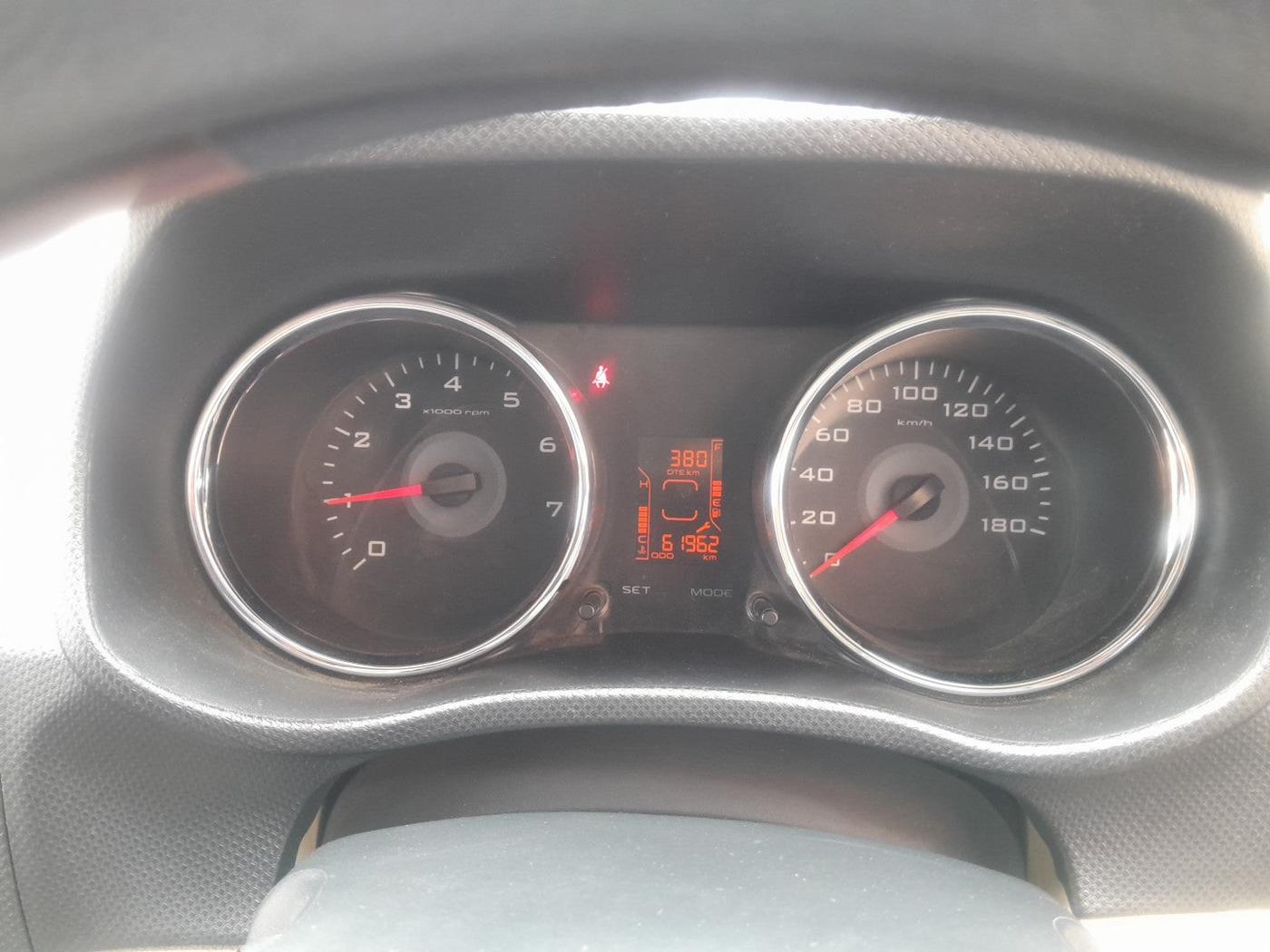 2017 Mahindra TUV300 T8, Diesel, Manual, 61,962 km, interior