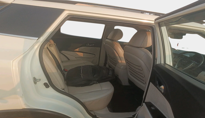 2019 Mahindra XUV300 W8 (O) 1.2 PETROL, Petrol, Manual, 1,29,065 km, interior