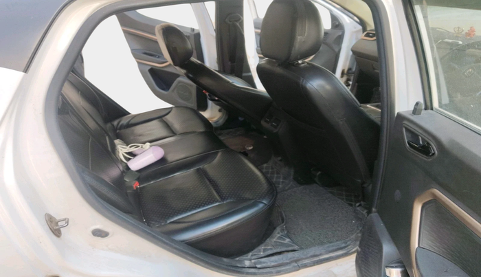 2023 Renault Kiger RXT (O) MT, Petrol, Manual, 23,770 km, interior