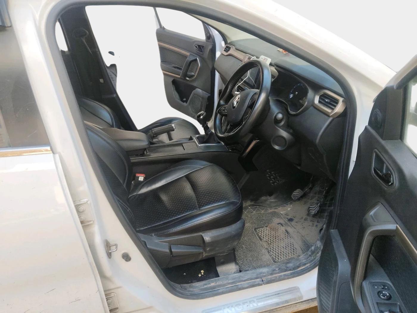 2023 Renault Kiger RXT (O) MT, Petrol, Manual, 23,770 km, interior