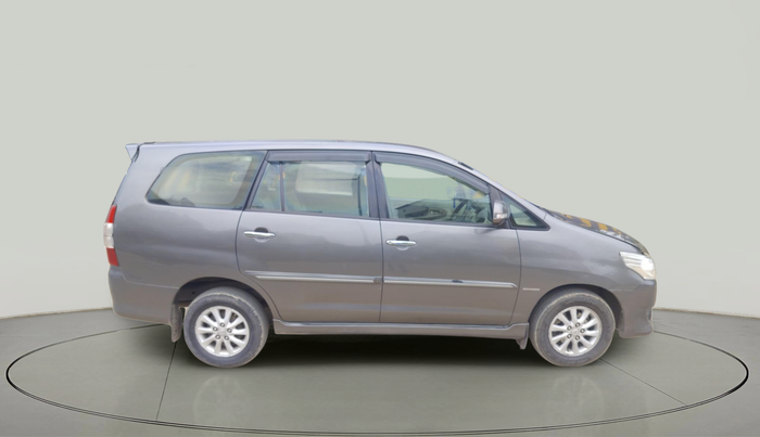 2013 Toyota Innova 2.5 VX 8 STR, Diesel, Manual, 1,22,747 km, exterior