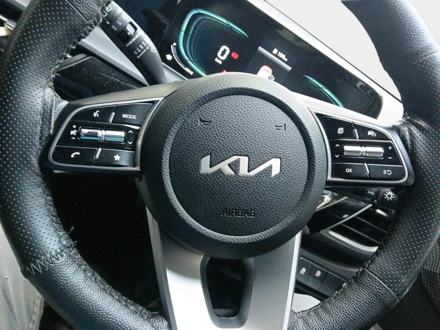 2023 KIA SELTOS  HTK PLUS 1.5 PETROL MT, Petrol, Manual, 17,082 km, interior