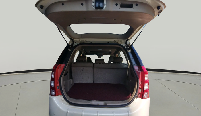 2015 Mahindra XUV500 W10, Diesel, Manual, 1,63,339 km, exterior