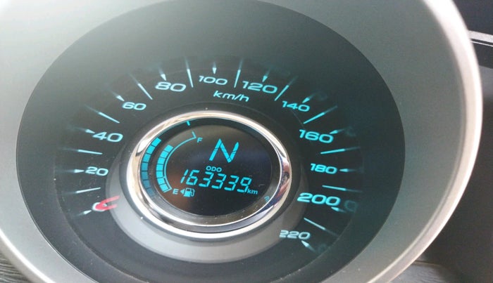 2015 Mahindra XUV500 W10, Diesel, Manual, 1,63,339 km, interior