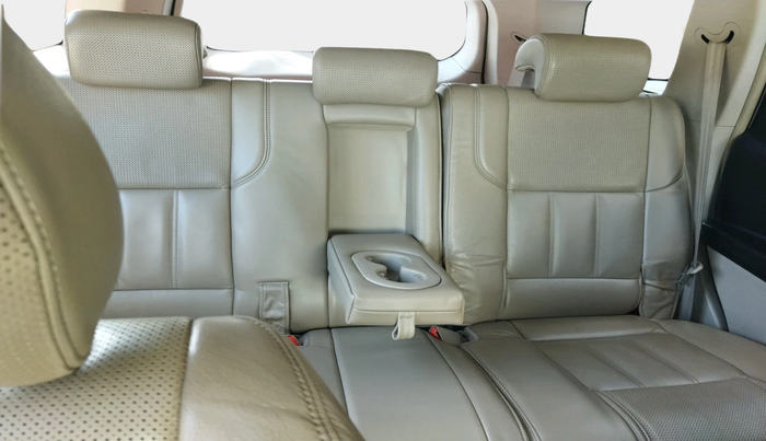 2015 Mahindra XUV500 W10, Diesel, Manual, 1,63,339 km, interior