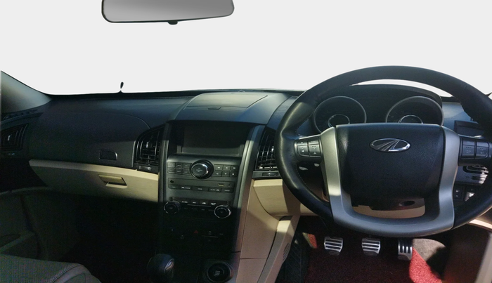 2015 Mahindra XUV500 W10, Diesel, Manual, 1,63,339 km, interior