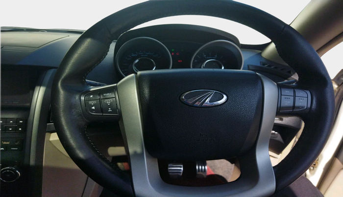 2015 Mahindra XUV500 W10, Diesel, Manual, 1,63,339 km, interior