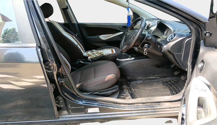 2011 Ford Figo TITANIUM 1.4 DIESEL, Diesel, Manual, 1,32,434 km, interior