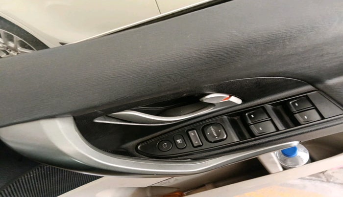 2016 Mahindra XUV500 W10, Diesel, Manual, 83,247 km, interior