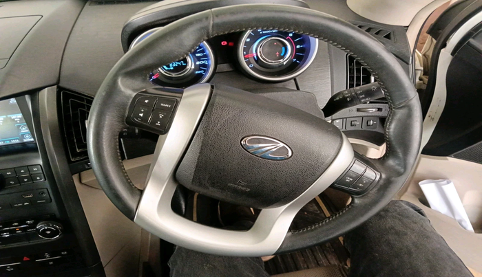 2016 Mahindra XUV500 W10, Diesel, Manual, 83,247 km, interior