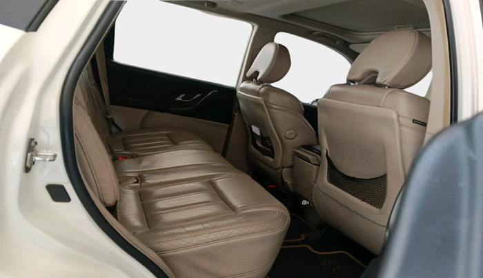 2016 Mahindra XUV500 W10, Diesel, Manual, 83,247 km, interior