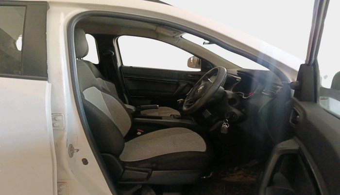 2022 Renault Kiger RXE MT, Petrol, Manual, 88,569 km, interior