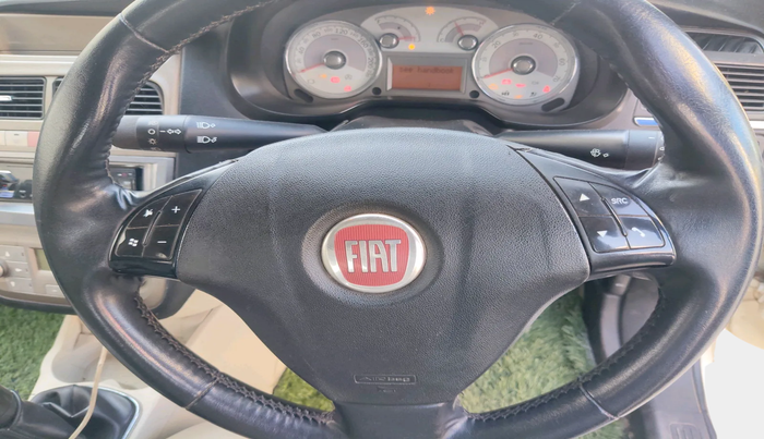 2013 Fiat Linea EMOTION 1.3, Diesel, Manual, 1,03,381 km, interior