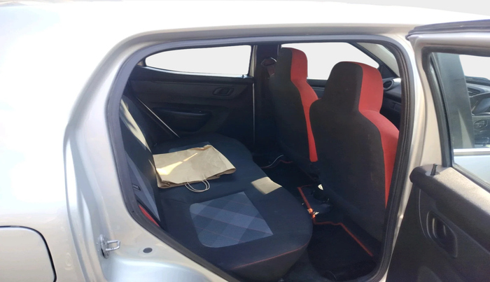 2022 Renault Kwid RXT 1.0 AMT, Petrol, Automatic, 39,000 km, interior