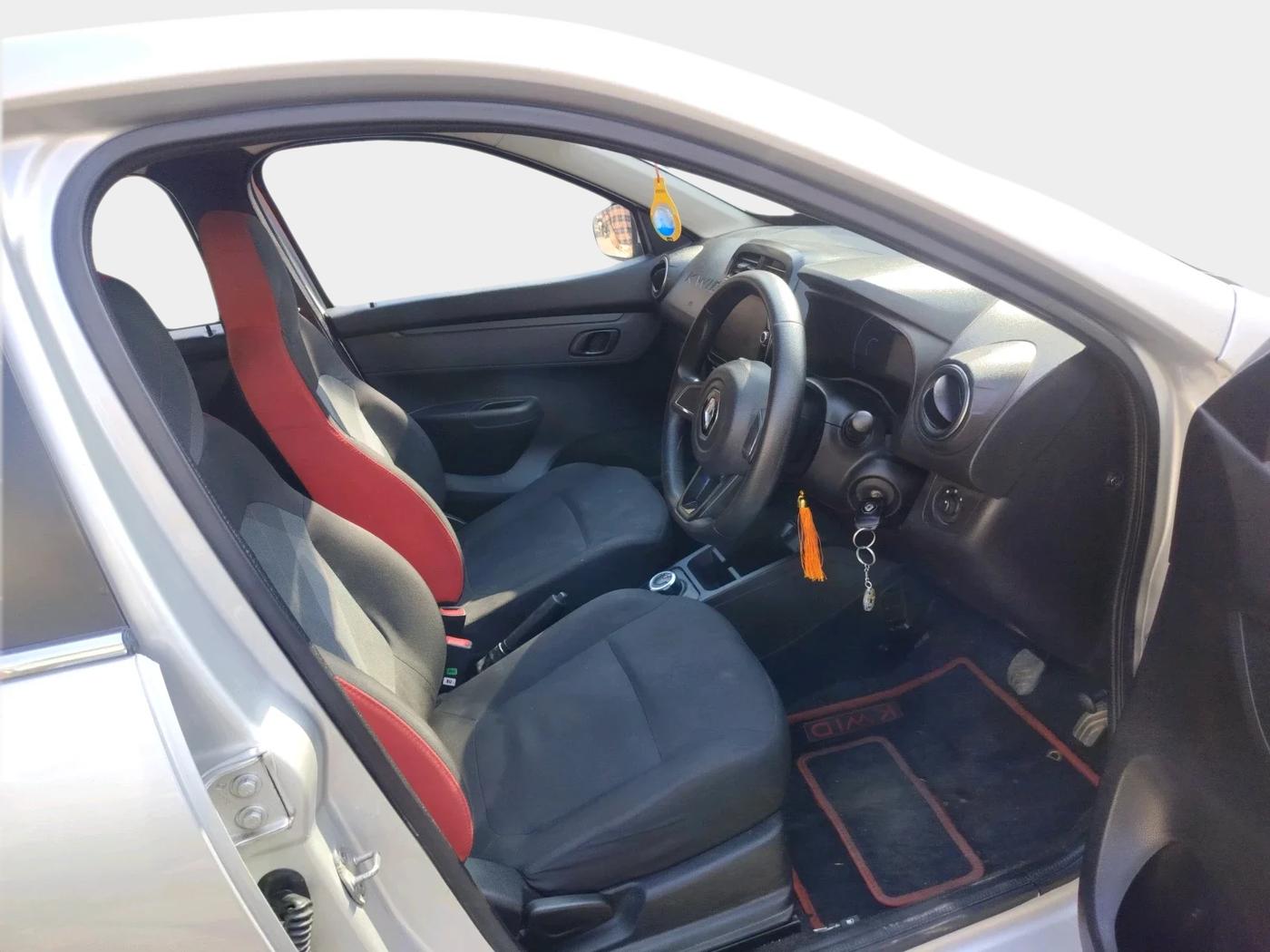 2022 Renault Kwid RXT 1.0 AMT, Petrol, Automatic, 39,000 km, interior