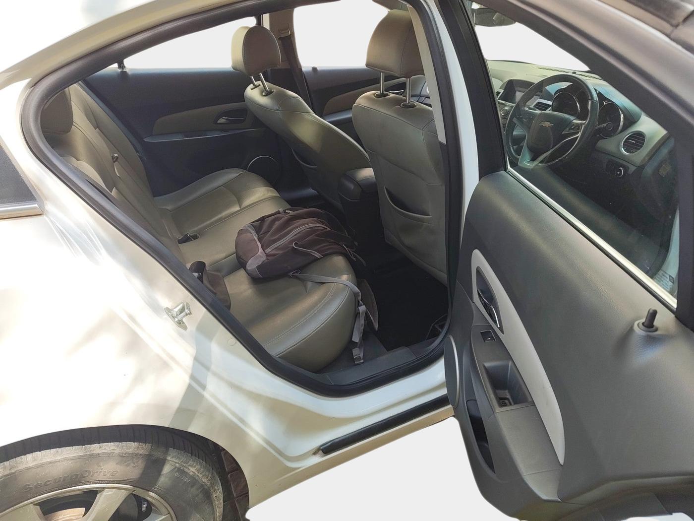 2010 Chevrolet Cruze LTZ, Diesel, Manual, 83,986 km, interior