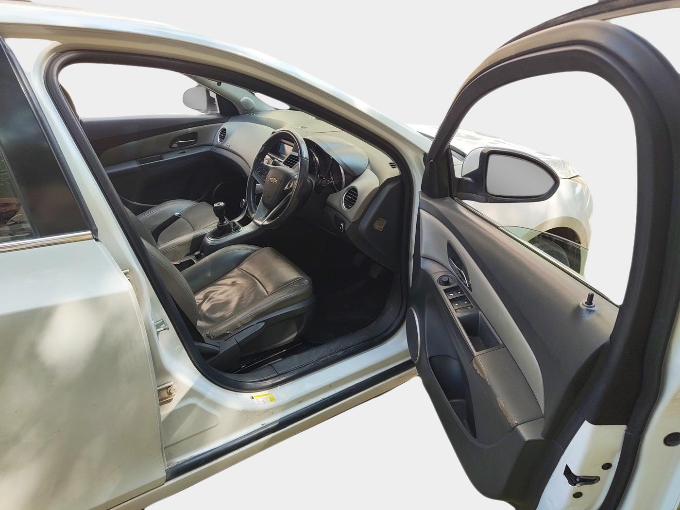 2010 Chevrolet Cruze LTZ, Diesel, Manual, 83,986 km, interior