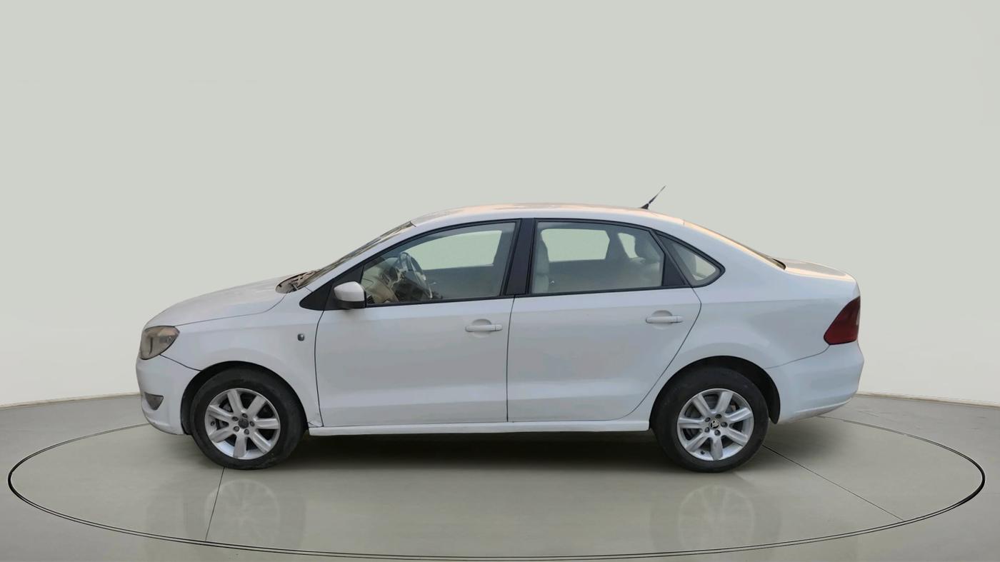 2014 Skoda Rapid ELEGANCE 1.6 TDI CR MT, Diesel, Manual, 2,15,229 km, exterior