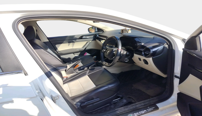 2024 Skoda SLAVIA AMBITION 1.0L TSI MT, Petrol, Manual, 7,885 km, interior