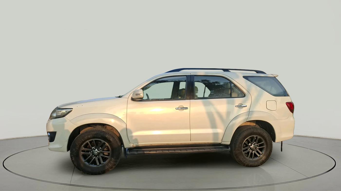 2014 Toyota Fortuner 3.0 4X2 MT, Diesel, Manual, 2,01,747 km, exterior