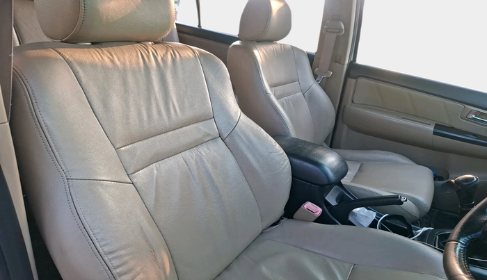 2014 Toyota Fortuner 3.0 4X2 MT, Diesel, Manual, 2,01,747 km, interior