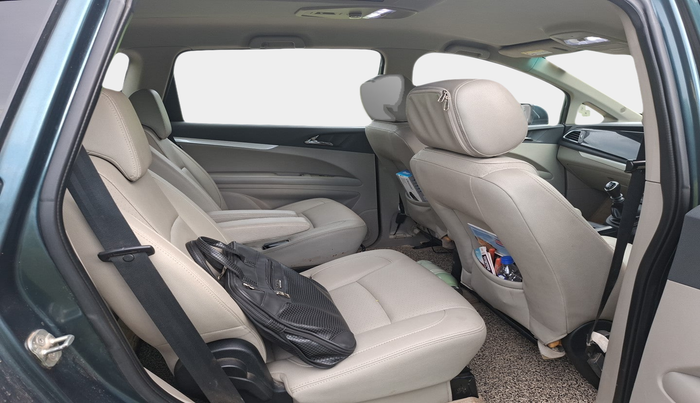 2018 Mahindra MARAZZO M8 7 STR, Diesel, Manual, 1,15,871 km, interior