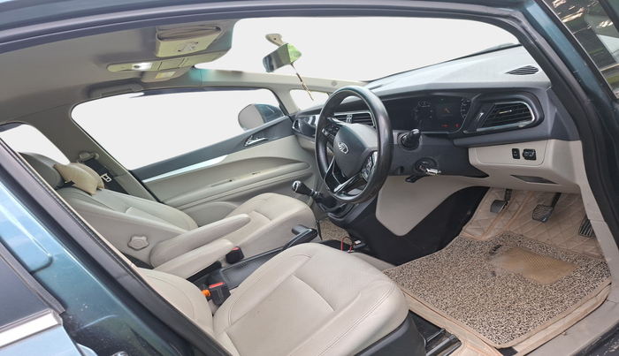 2018 Mahindra MARAZZO M8 7 STR, Diesel, Manual, 1,15,871 km, interior