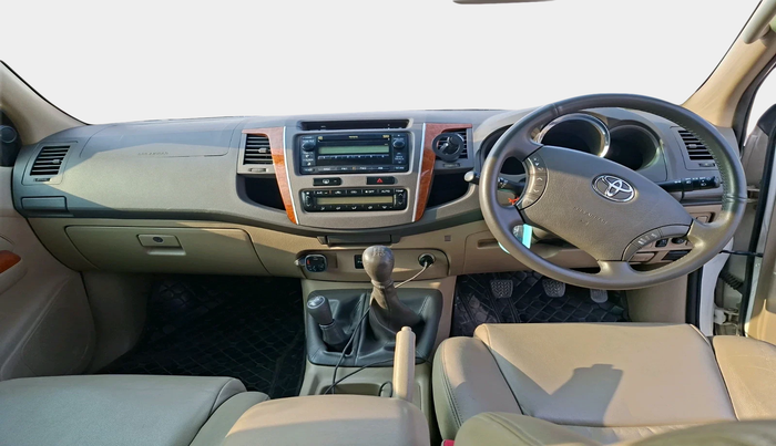 2011 Toyota Fortuner 3.0 4X4 MT, Diesel, Manual, 97,882 km, interior