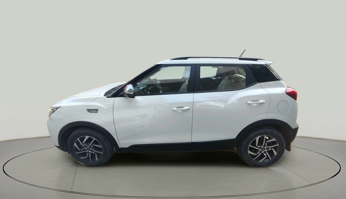 2022 Mahindra XUV300 W8 (O) 1.2 PETROL AMT, Petrol, Automatic, 23,172 km, exterior