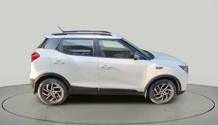 2022 Mahindra XUV300 W8 (O) 1.2 PETROL AMT, Petrol, Automatic, 23,172 km, exterior