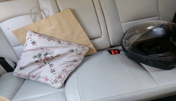 2022 Mahindra XUV300 W8 (O) 1.2 PETROL AMT, Petrol, Automatic, 23,172 km, interior