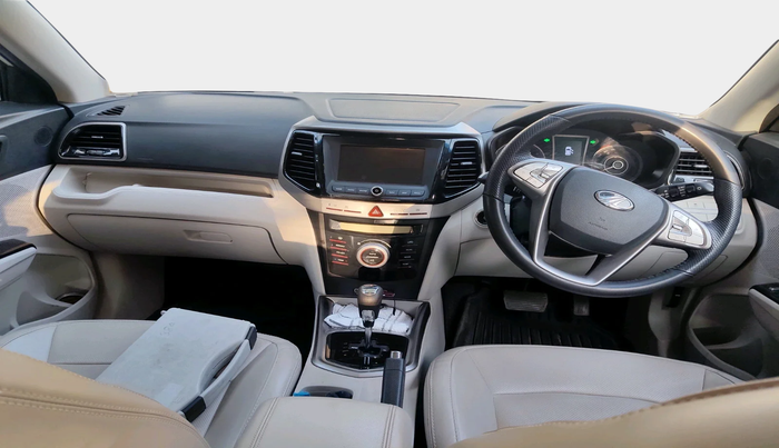 2022 Mahindra XUV300 W8 (O) 1.2 PETROL AMT, Petrol, Automatic, 23,172 km, interior