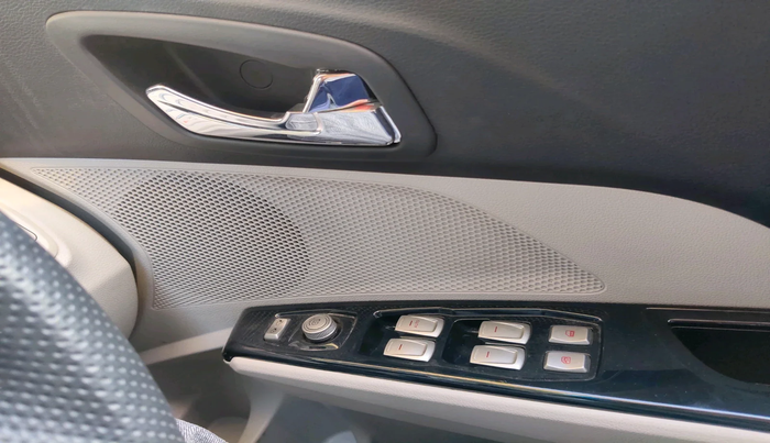 2022 Mahindra XUV300 W8 (O) 1.2 PETROL AMT, Petrol, Automatic, 23,172 km, interior