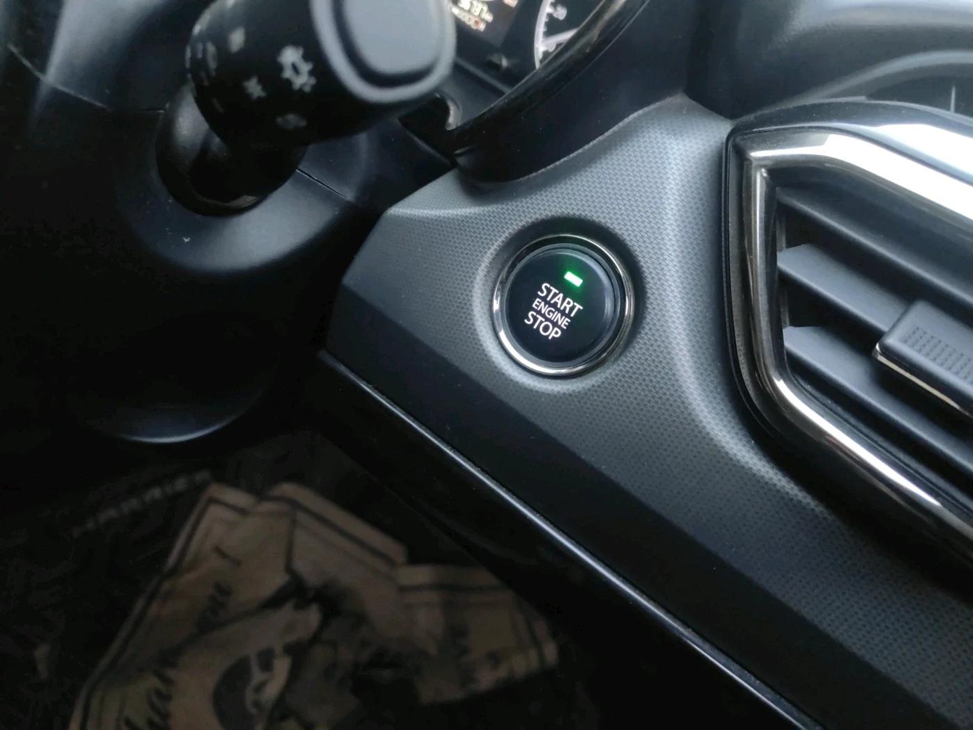 2022 Tata Harrier XTA PLUS 2.0L KRYOTEC DARK EDITION, Diesel, Automatic, 38,400 km, interior