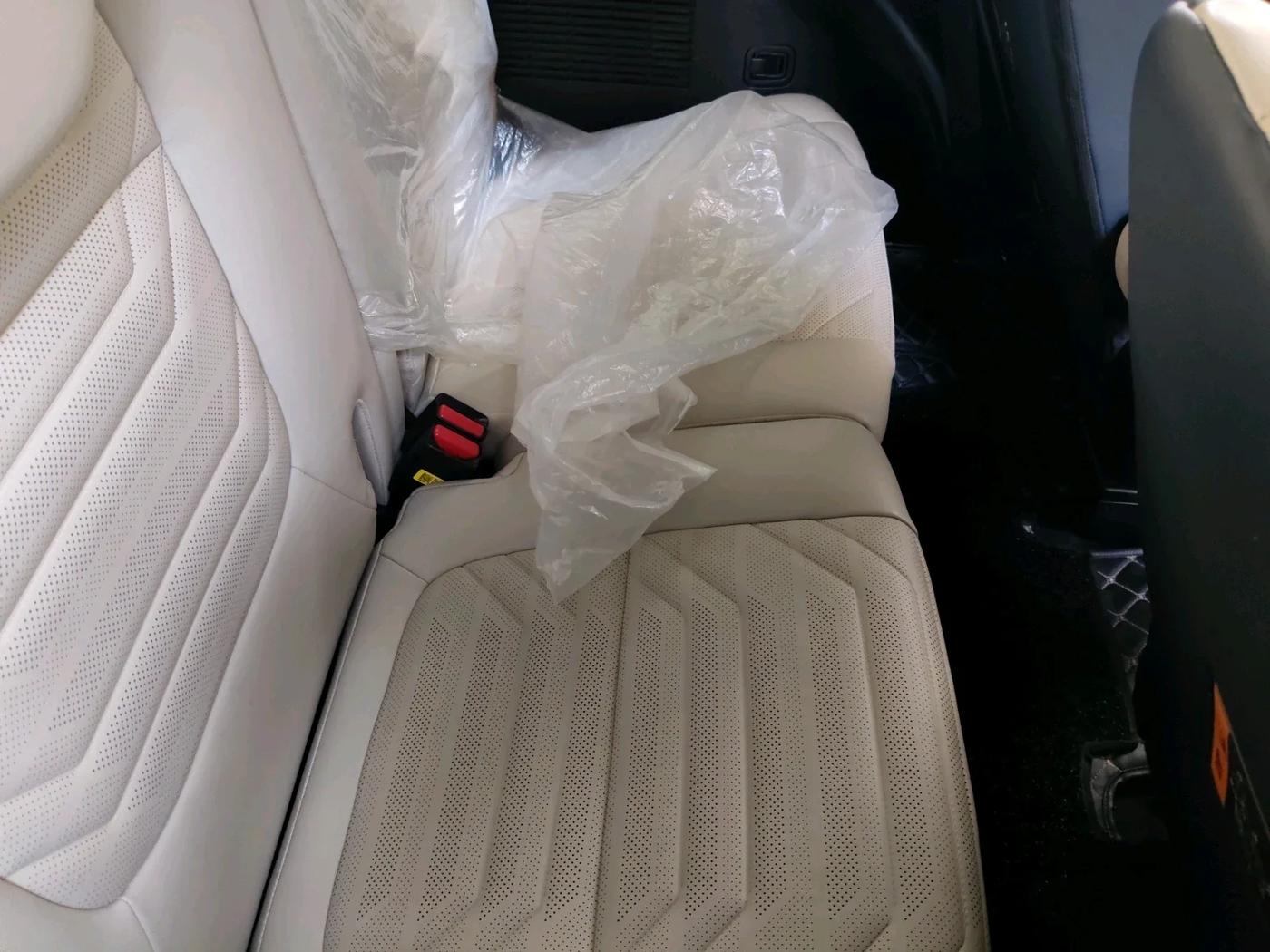2022 KIA CARENS LUXURY PLUS 1.4 PETROL 6 STR, Petrol, Manual, 73,075 km, interior