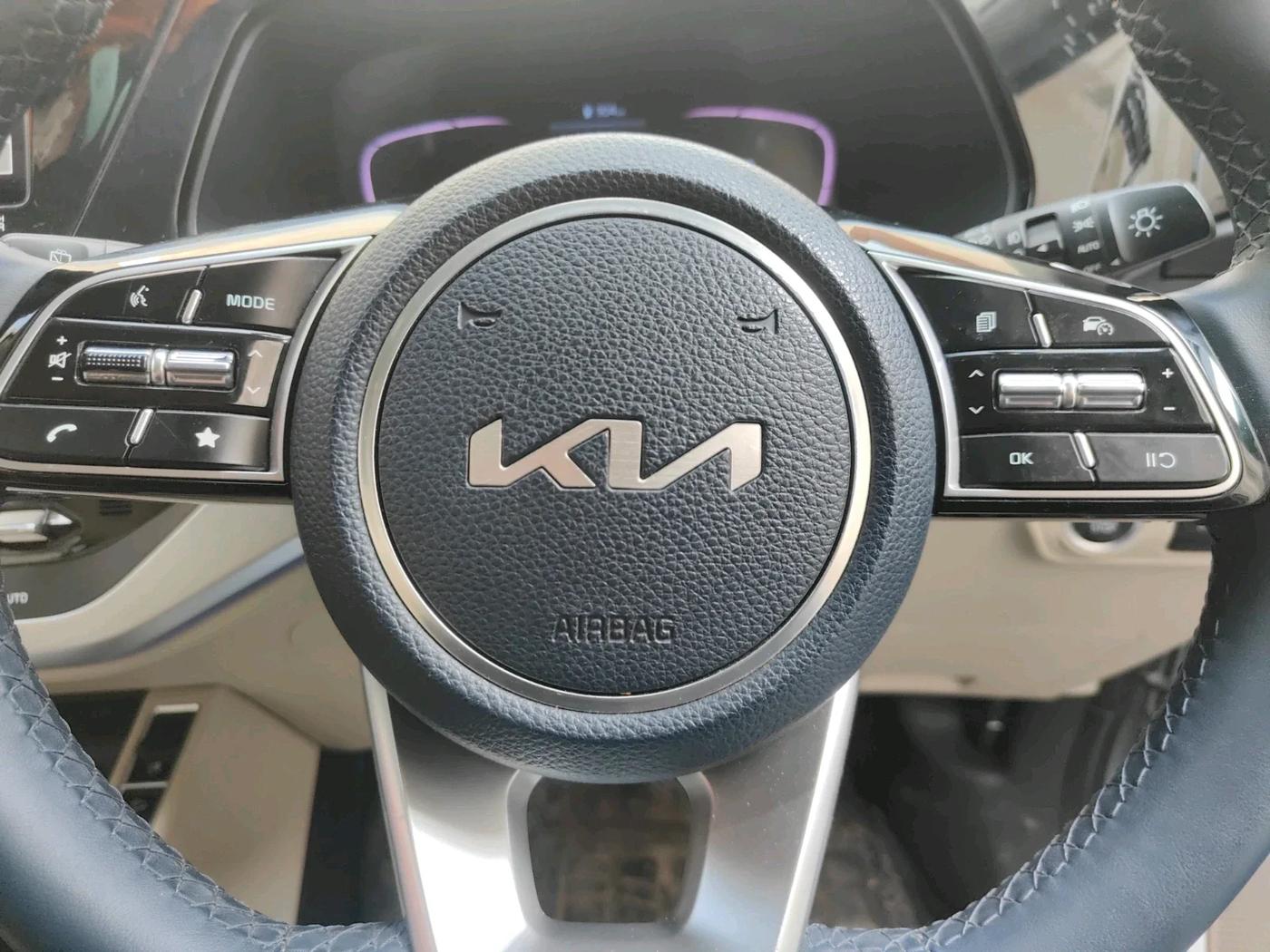 2022 KIA CARENS LUXURY PLUS 1.4 PETROL 7 STR, Petrol, Manual, 20,465 km, interior