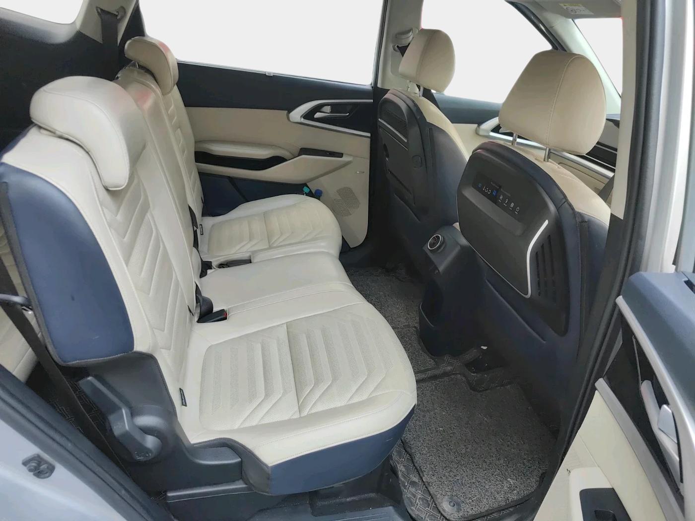 2022 KIA CARENS LUXURY PLUS 1.4 PETROL 7 STR, Petrol, Manual, 20,465 km, interior