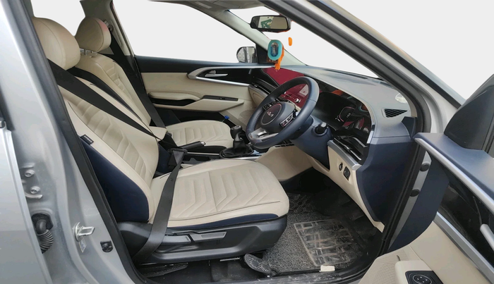 2022 KIA CARENS LUXURY PLUS 1.4 PETROL 7 STR, Petrol, Manual, 20,465 km, interior