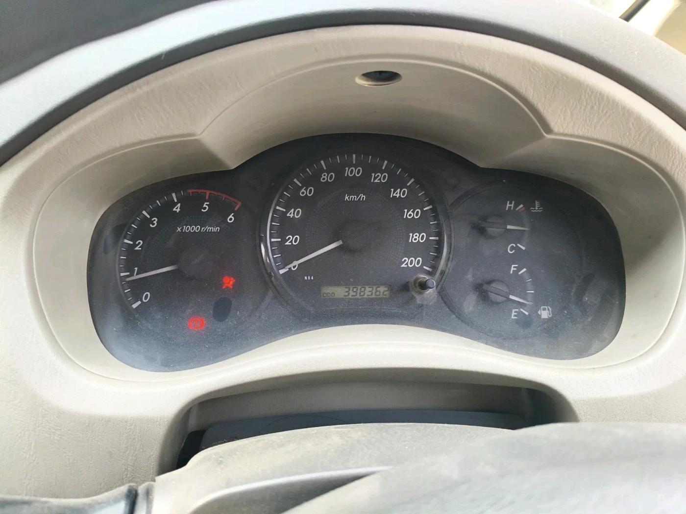 2013 Toyota Innova 2.5 GX 8 STR, Diesel, Manual, 4,00,351 km, interior