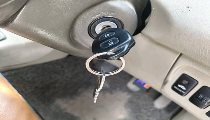 2013 Toyota Innova 2.5 GX 8 STR, Diesel, Manual, 3,98,362 km, interior