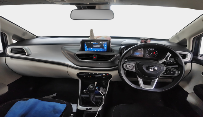 2024 Tata ALTROZ XZ + SUNROOF, Petrol, Manual, 10,500 km, interior
