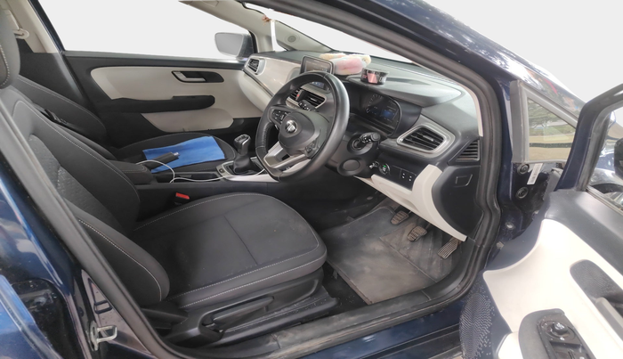 2024 Tata ALTROZ XZ + SUNROOF, Petrol, Manual, 10,500 km, interior