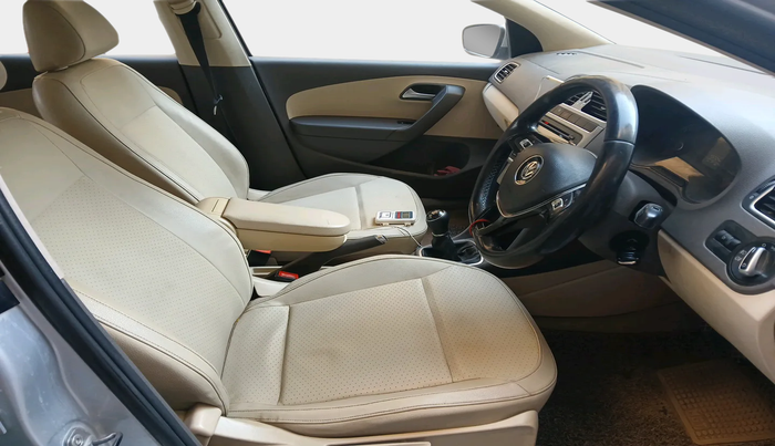 2015 Volkswagen Vento HIGHLINE DIESEL 1.5, Diesel, Manual, 1,55,704 km, interior