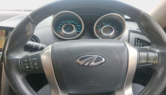 2019 Mahindra XUV500 W11, Diesel, Manual, 1,00,244 km, interior
