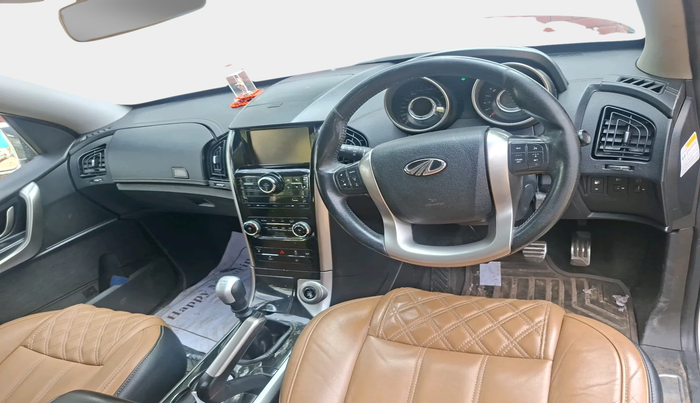 2019 Mahindra XUV500 W11, Diesel, Manual, 1,00,244 km, interior
